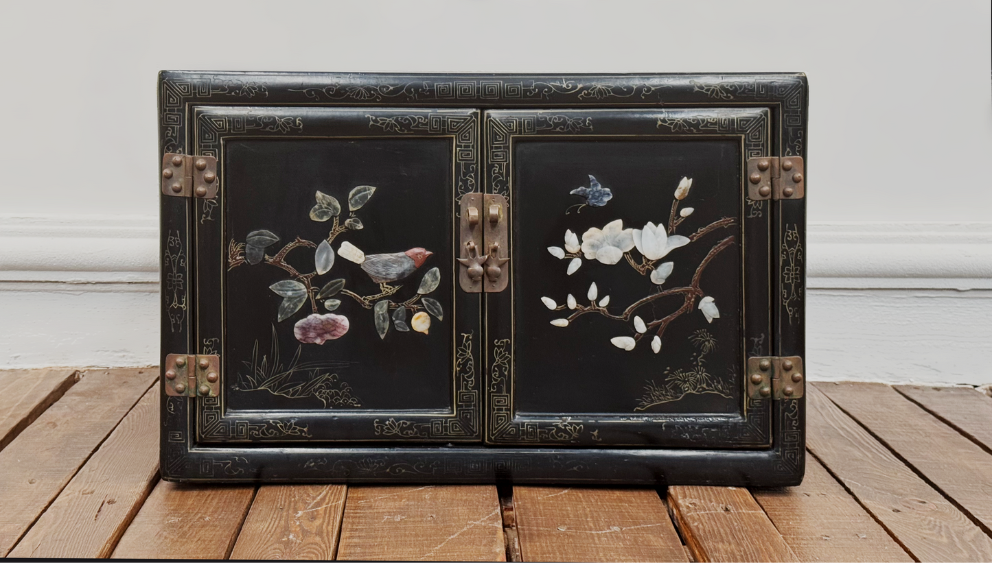 Caja Oriental Laqueada
