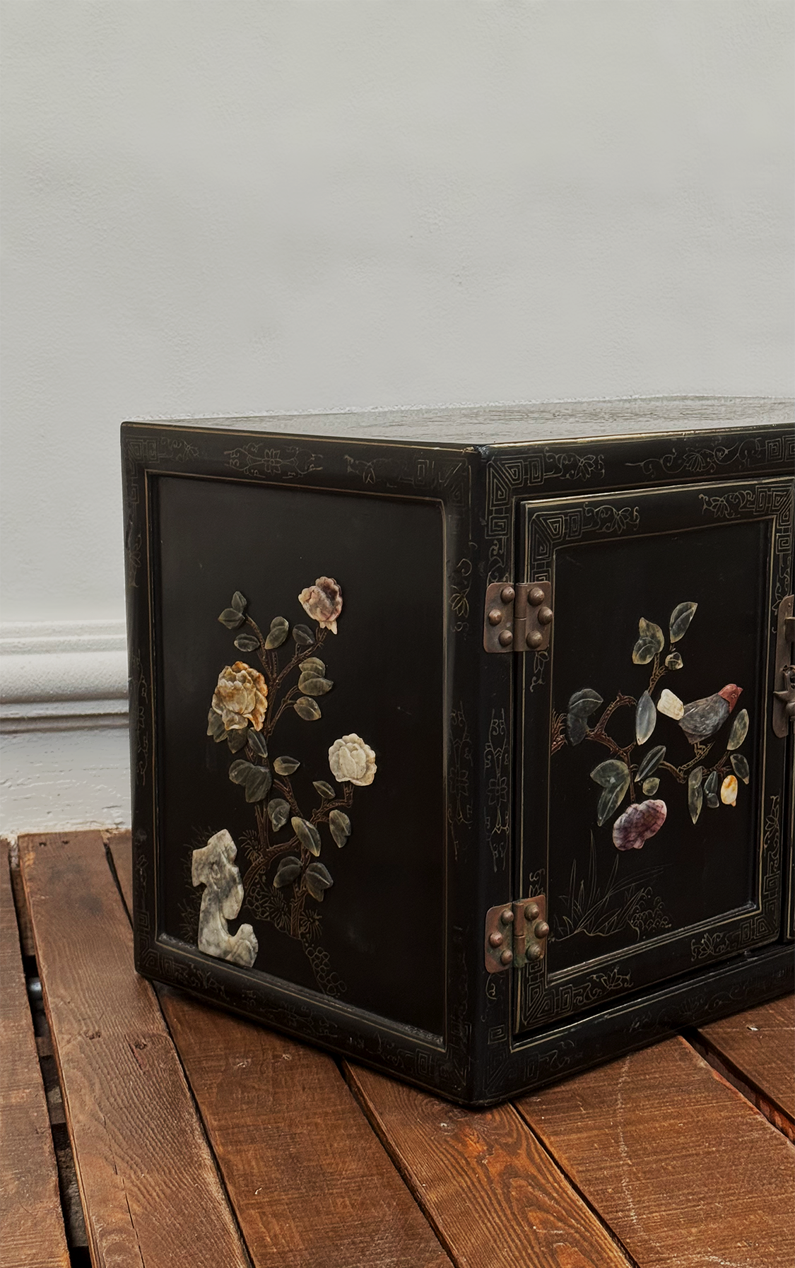 Caja Oriental Laqueada