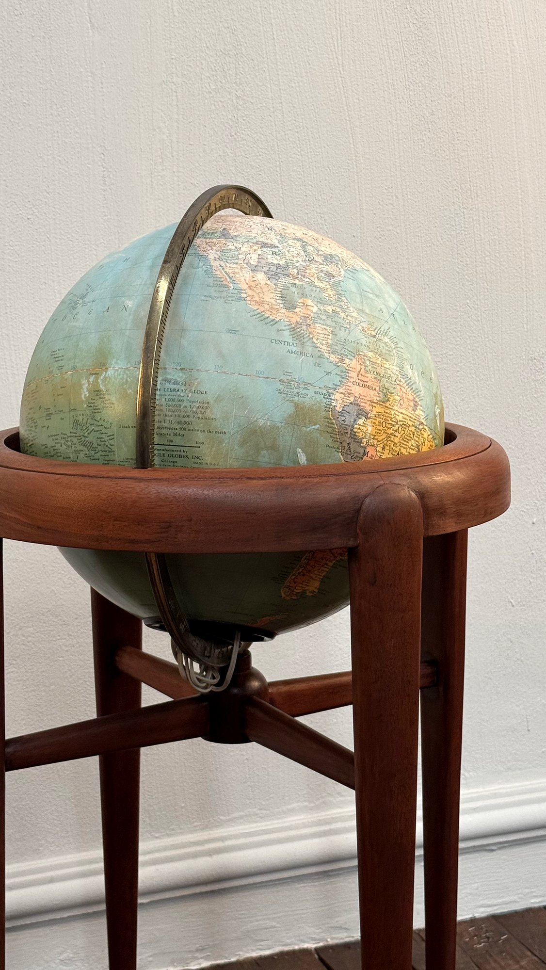 Globo Terráqueo Iluminado