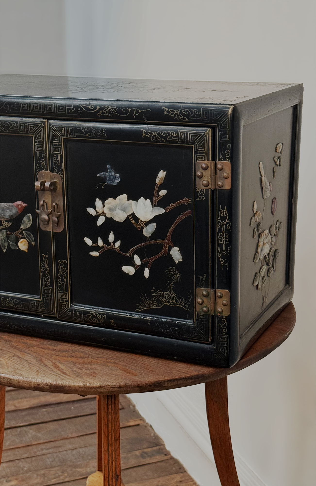 Caja Oriental Laqueada