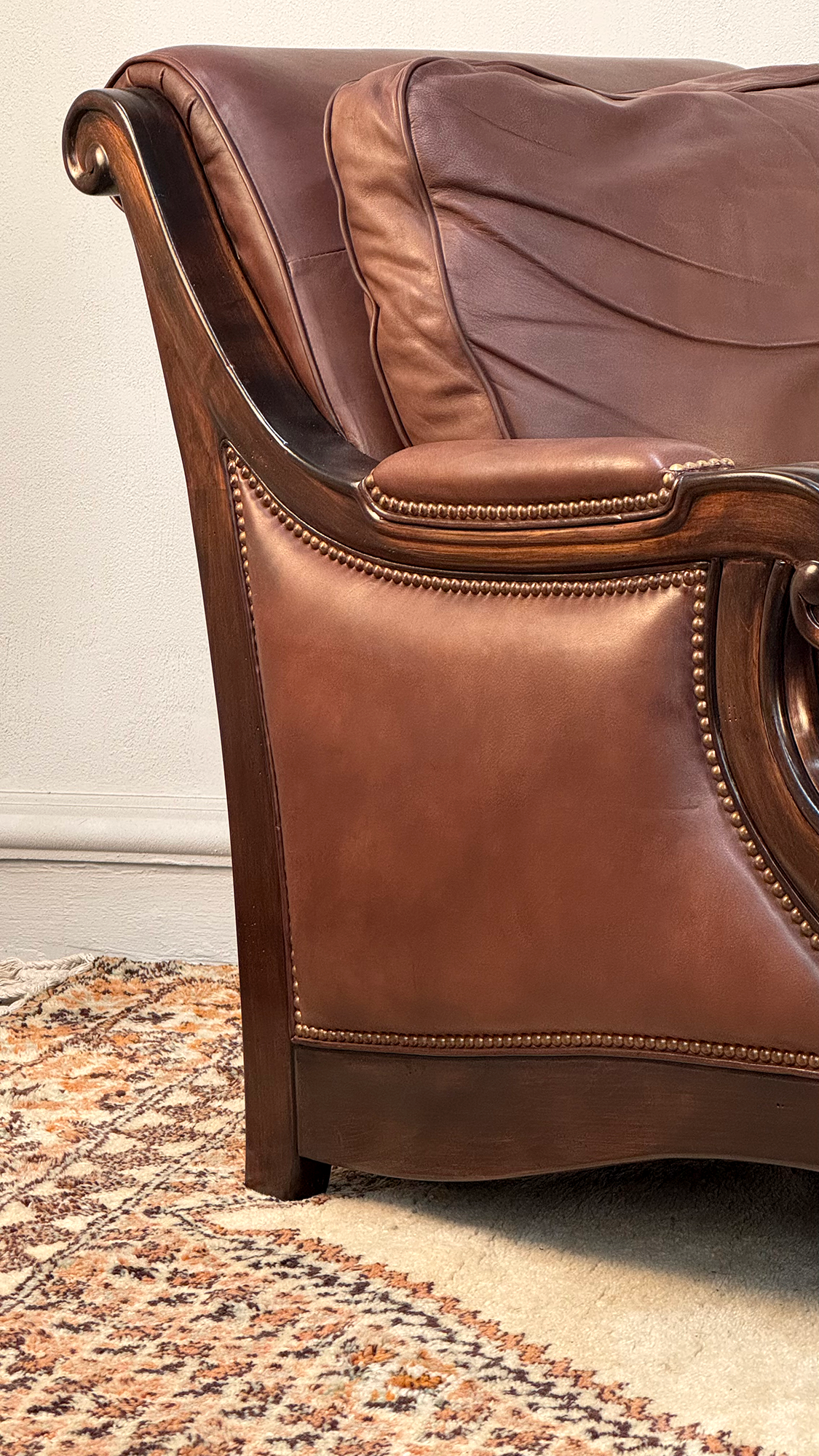 Sillón de Cuero con Otomán