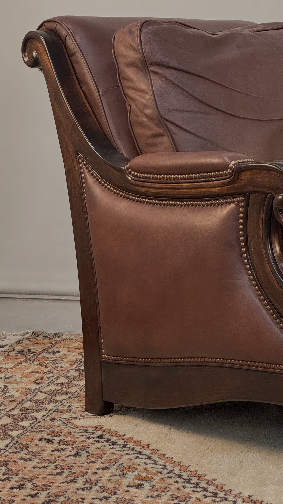 Sillón de Cuero con Otomán