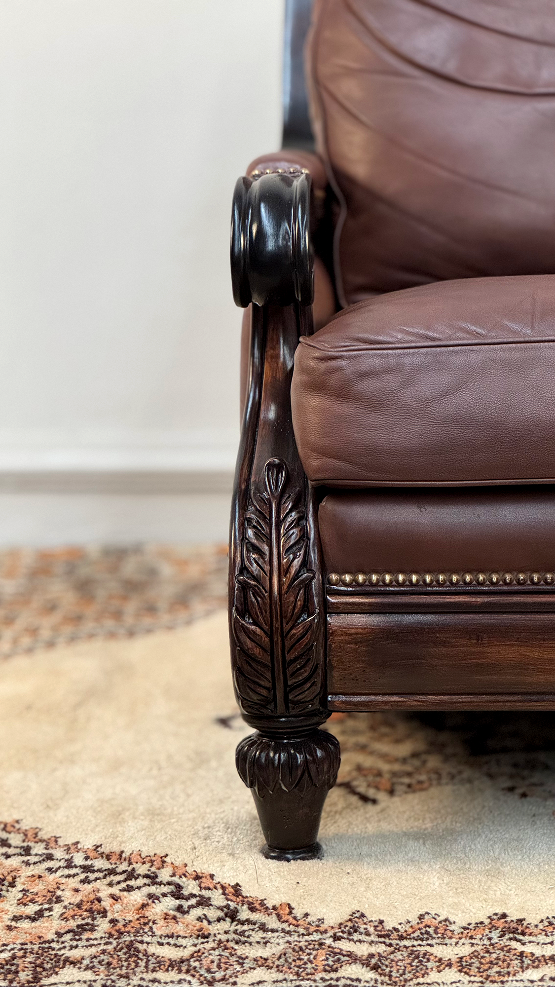 Sillón de Cuero con Otomán