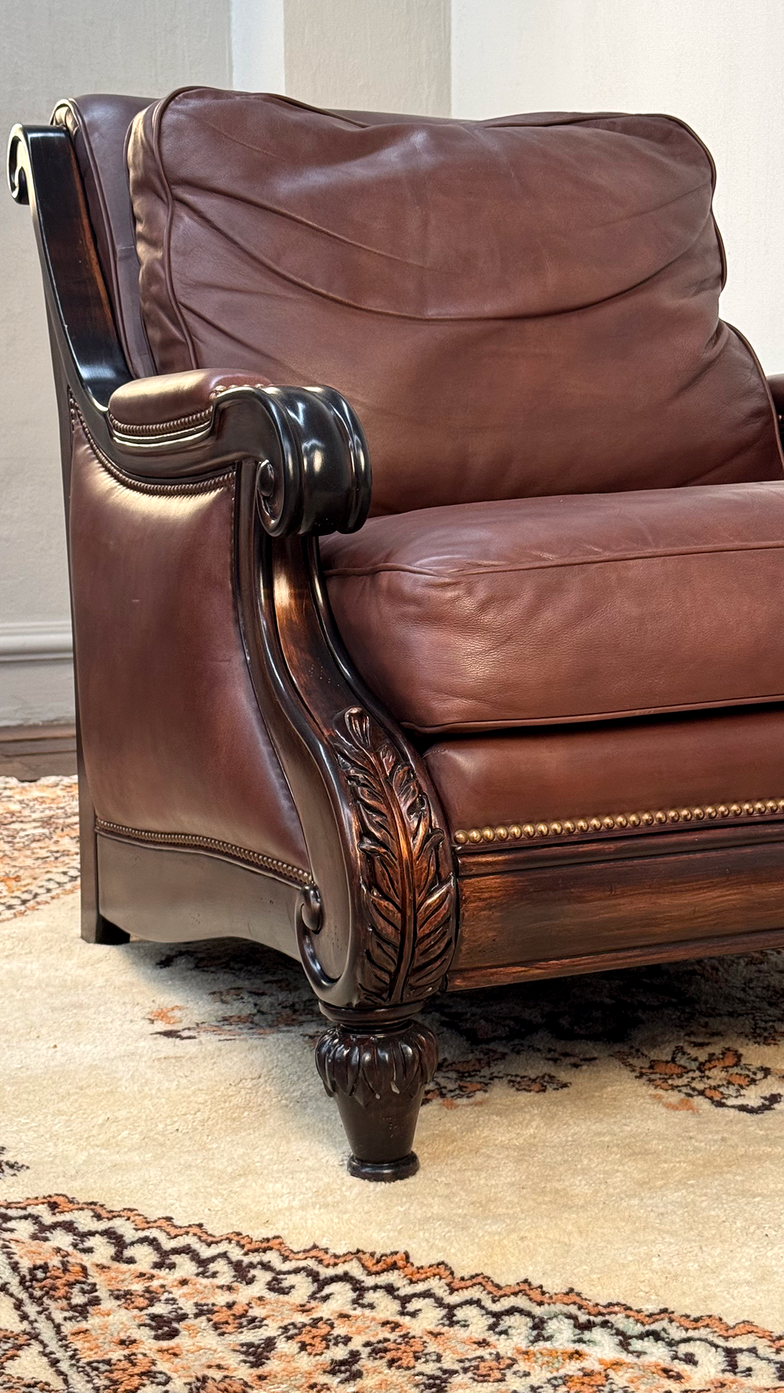 Sillón de Cuero con Otomán