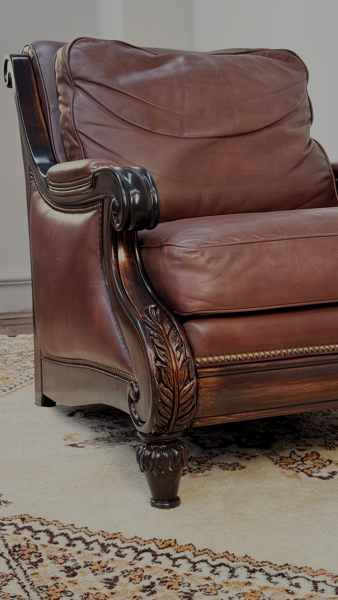 Sillón de Cuero con Otomán
