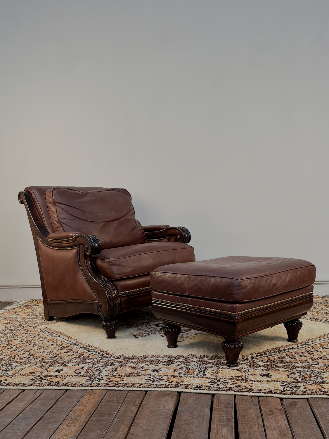 Sillón de Cuero con Otomán