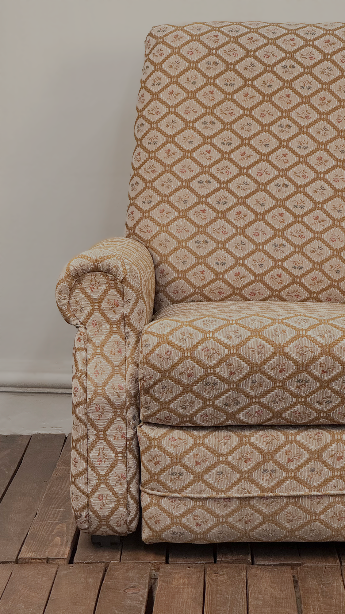 Conjunto de Sillas y Sillón Floreado