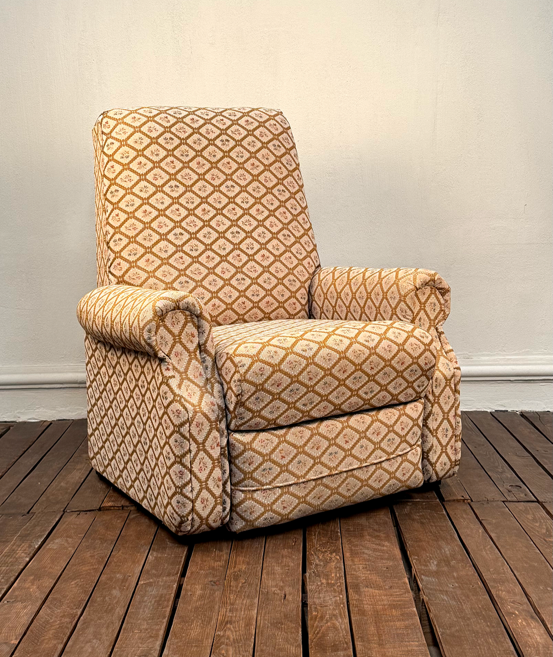 Conjunto de Sillas y Sillón Floreado