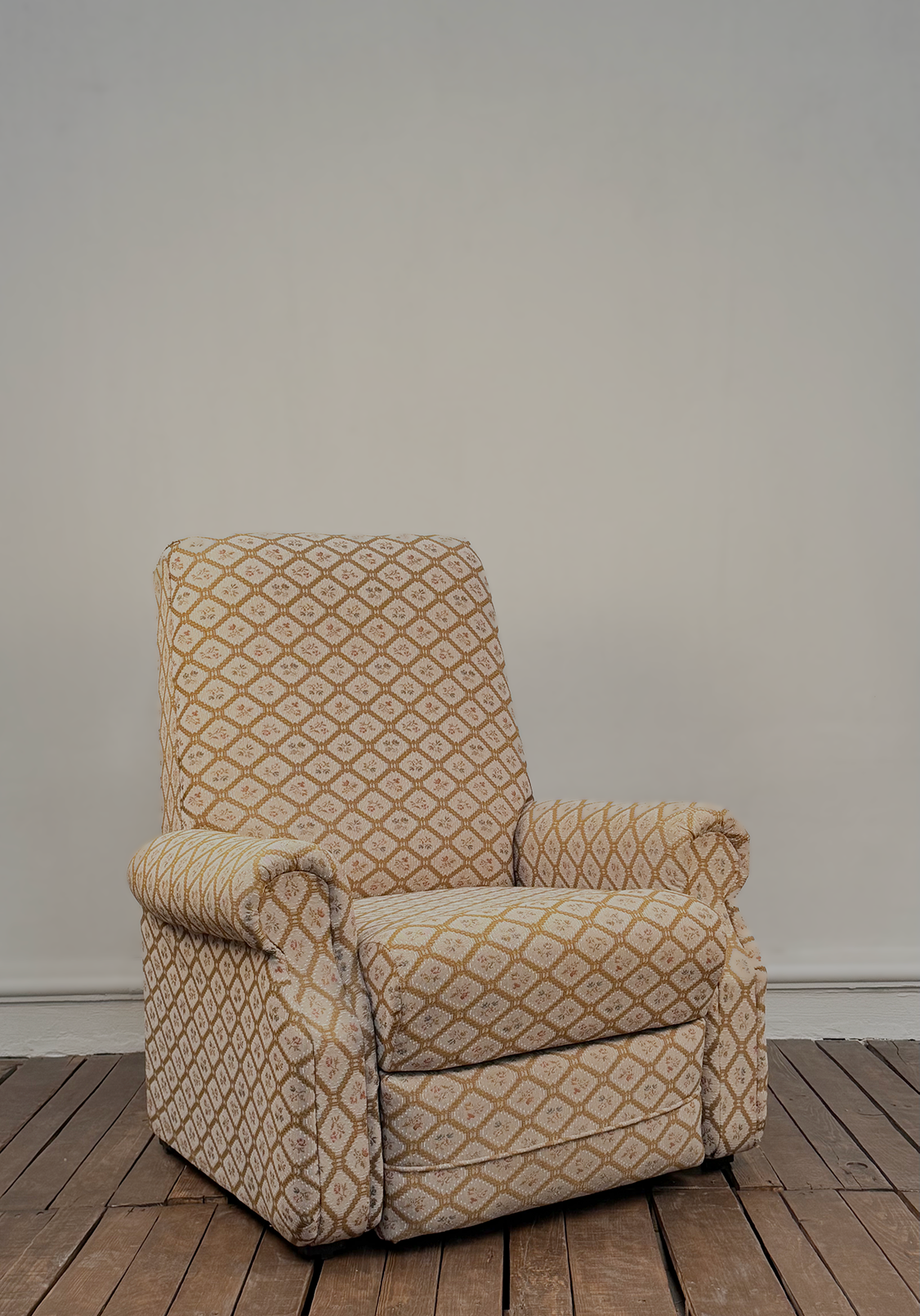 Conjunto de Sillas y Sillón Floreado