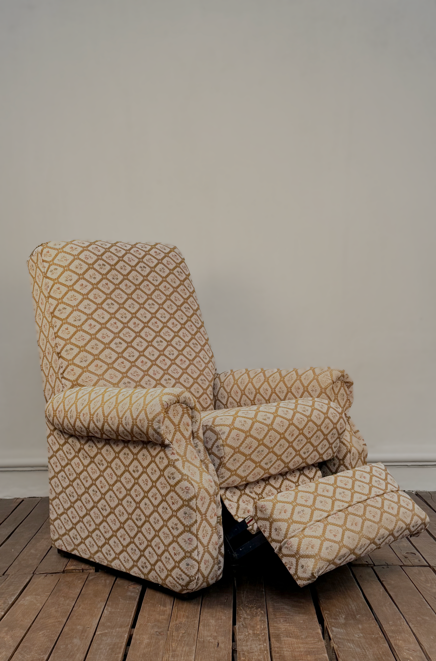 Conjunto de Sillas y Sillón Floreado