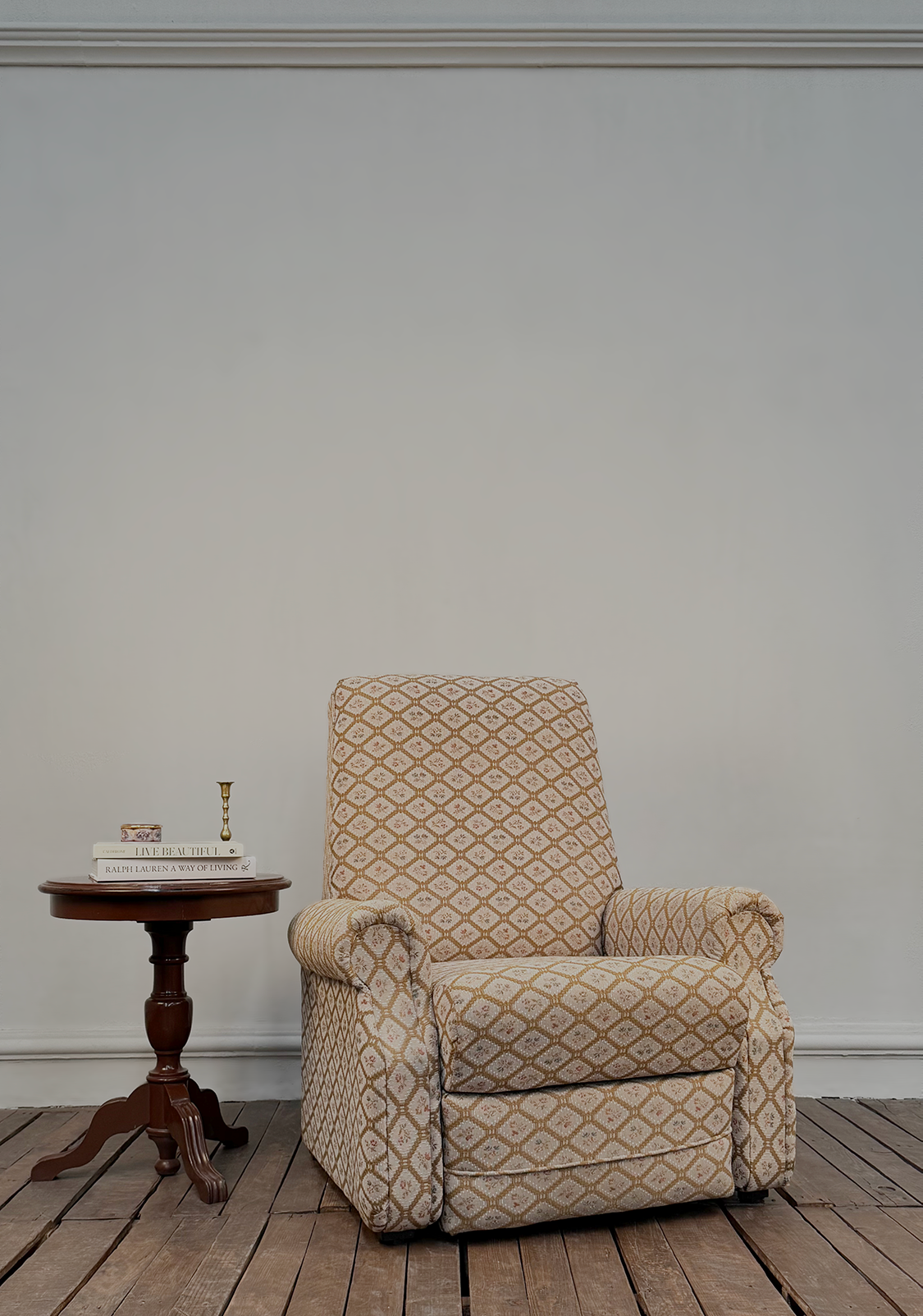 Conjunto de Sillas y Sillón Floreado