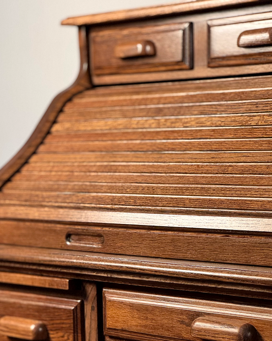 Secreter Vintage de Encino Americano Estilo Roll Top | Casa Perlo