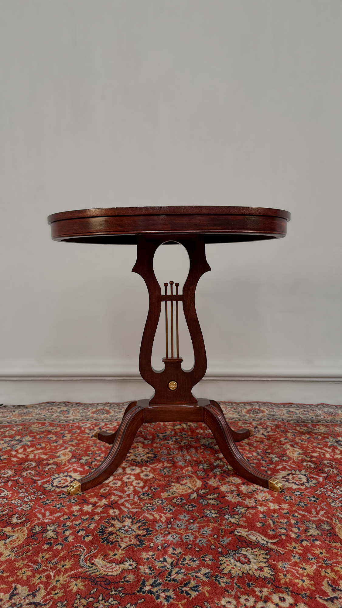 Mesa Auxiliar con Lira