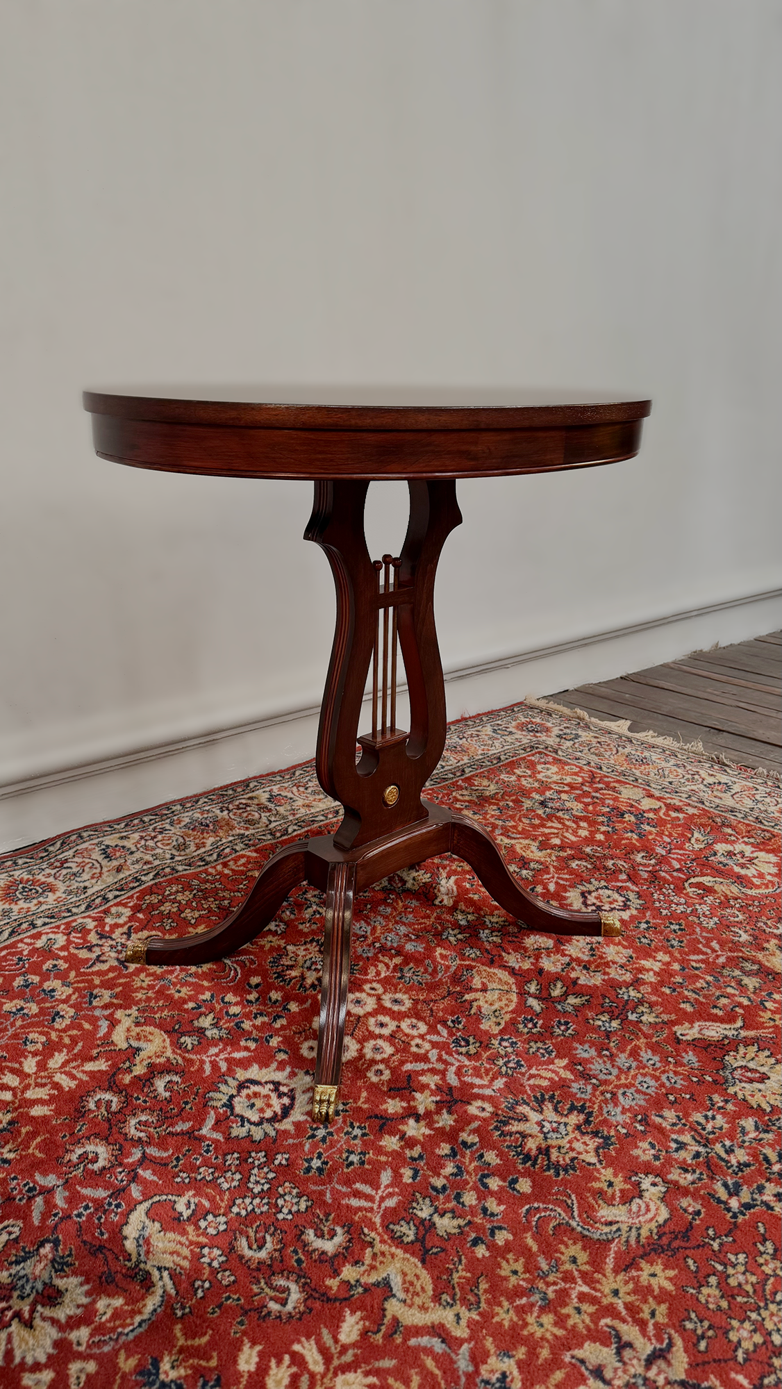Mesa Auxiliar con Lira