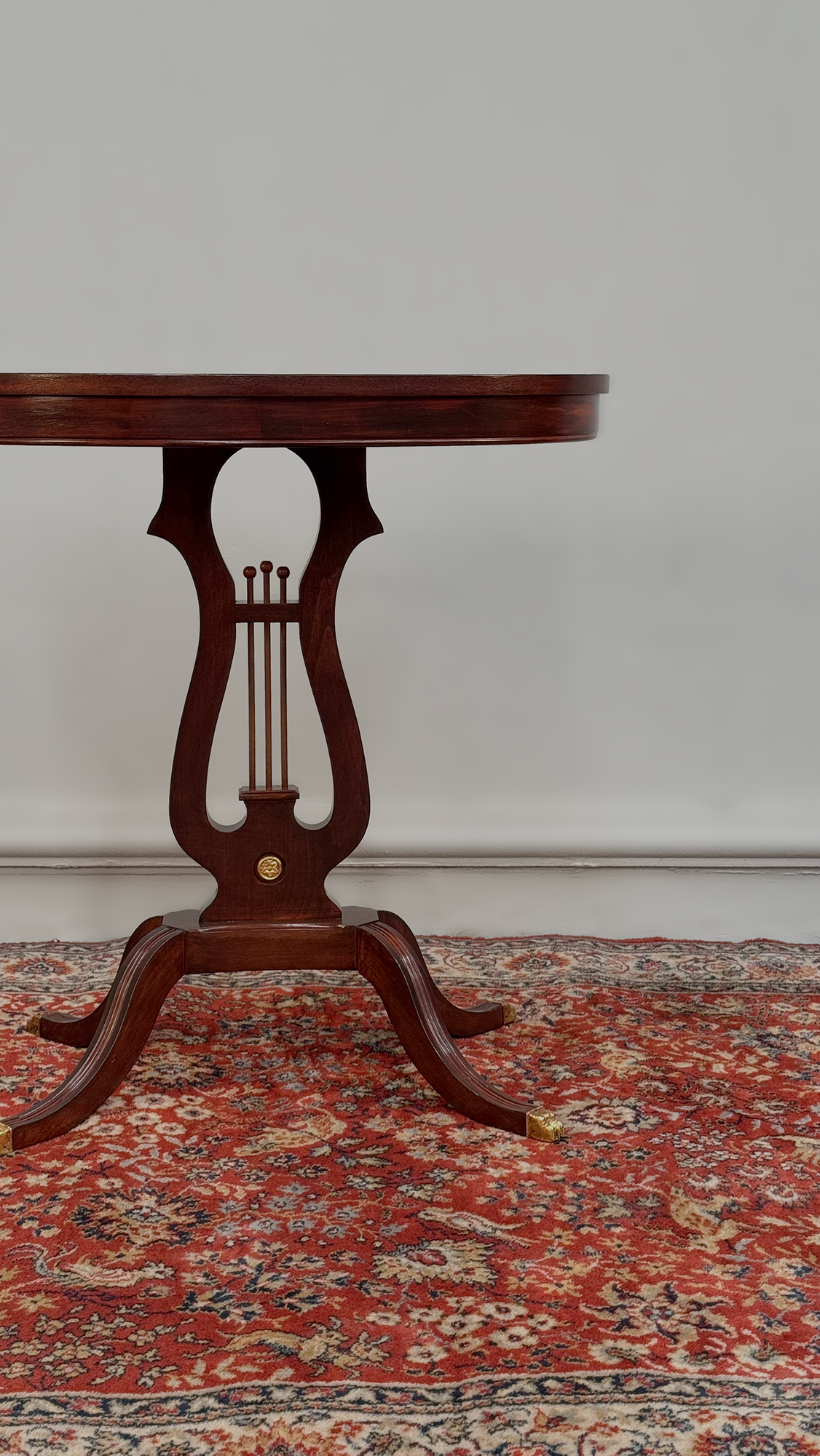 Mesa Auxiliar con Lira
