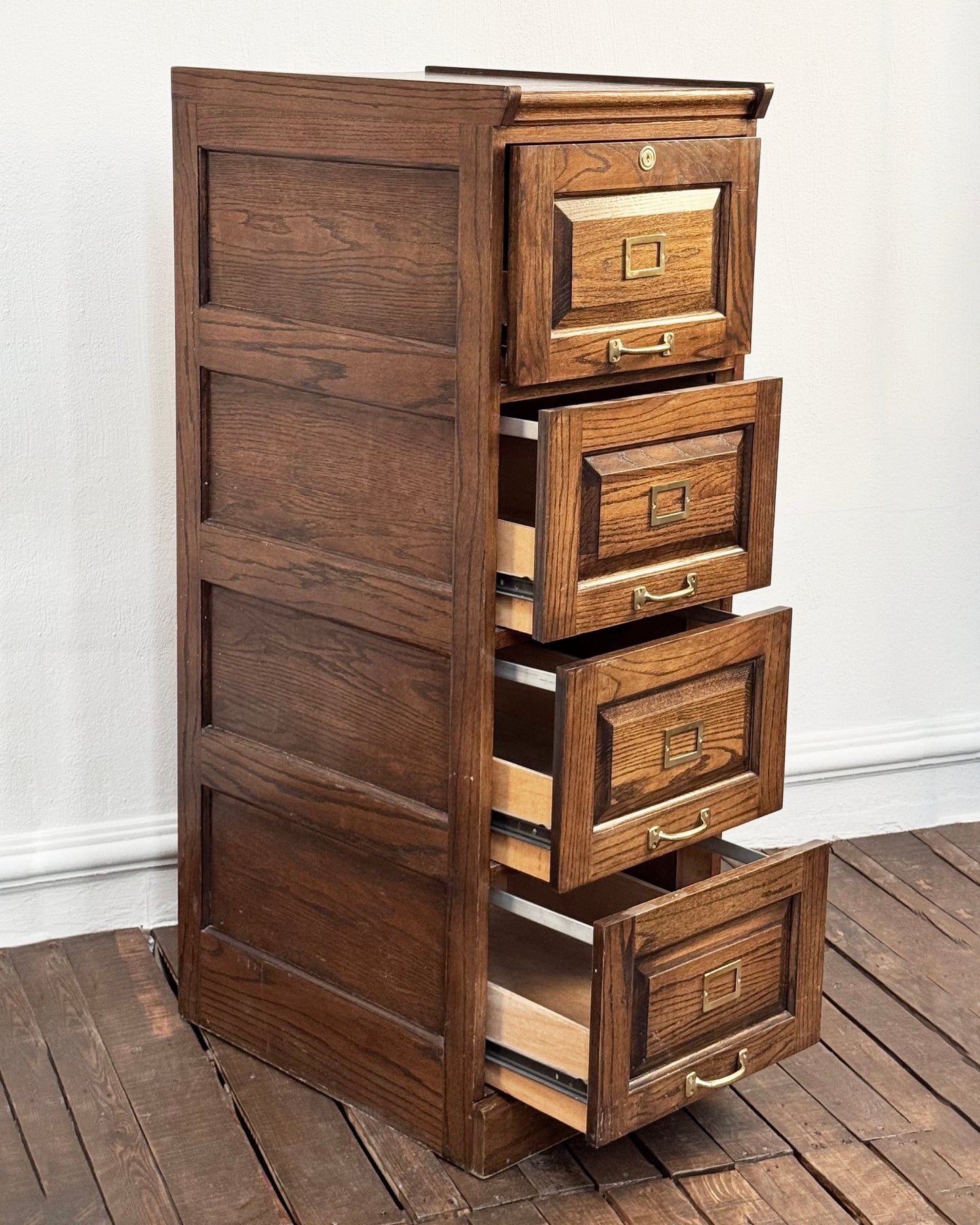 Archivero Vintage de Encino Americano | Casa Perlo