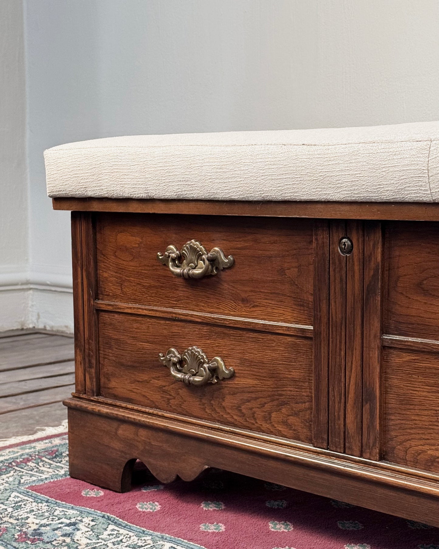 Pie de Cama Vintage en Cedro Rojo | Casa Perlo