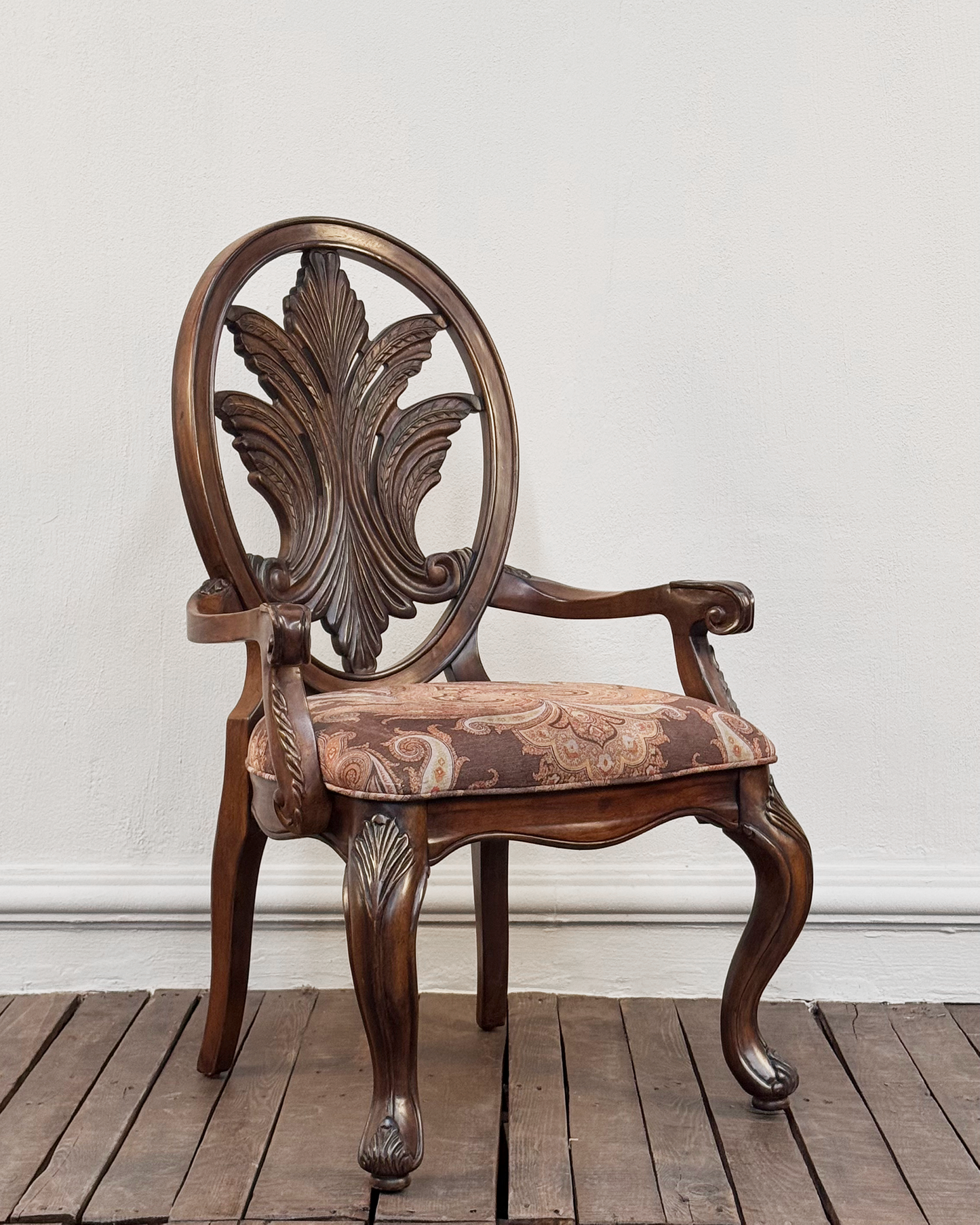 Silla Antigua de Nogal | Casa Perlo