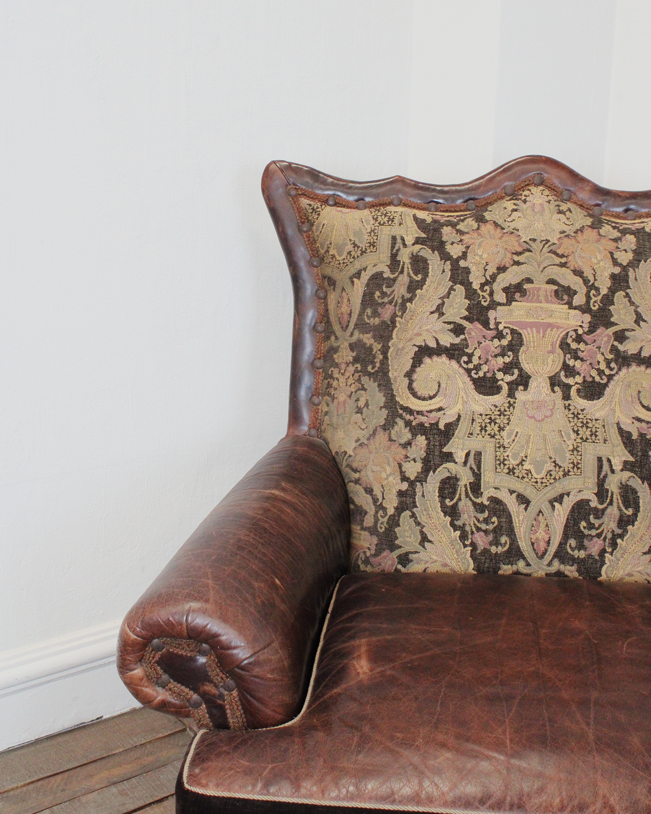 Sillón Vintage en Piel y Damasco | Casa Perlo