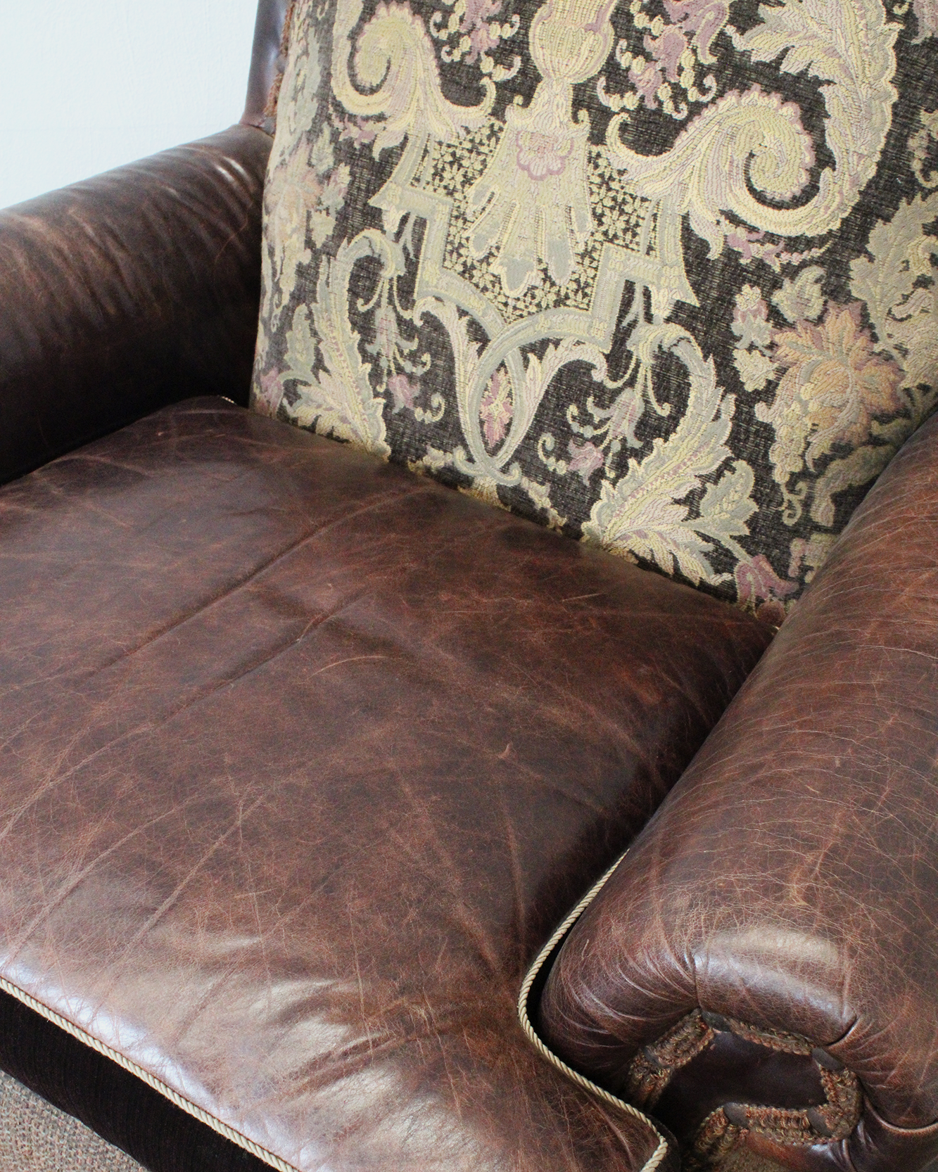 Sillón Vintage en Piel y Damasco | Casa Perlo