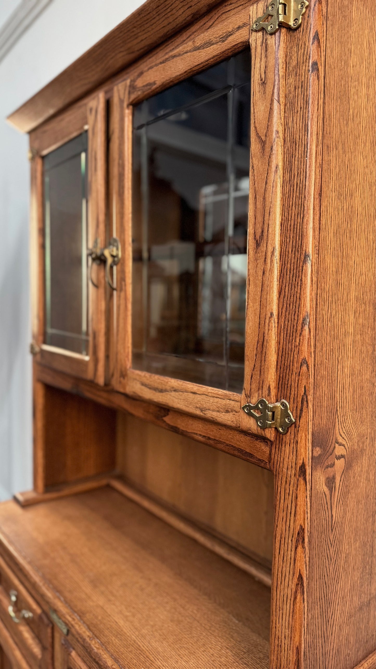 Vitrina Vintage de Encino Americano | Casa Perlo