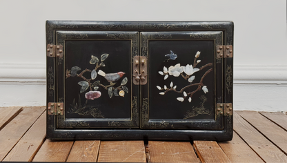 Caja Oriental Laqueada