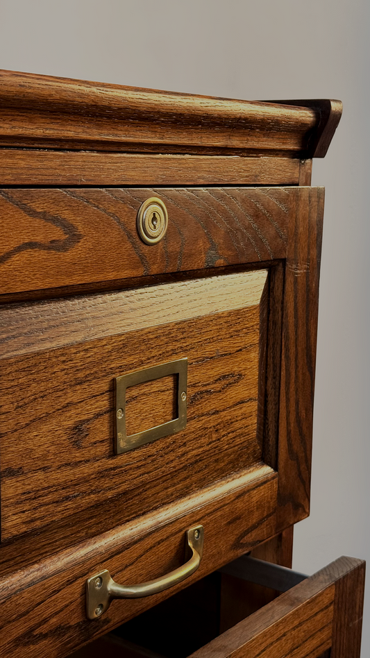 Archivero Vintage de Encino Americano | Casa Perlo