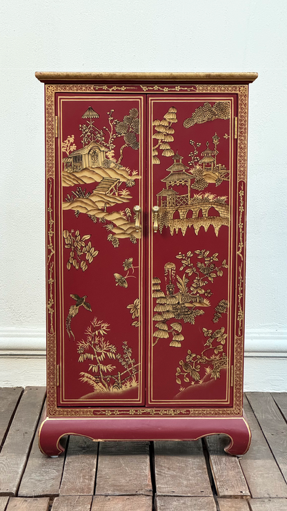 Gabinete Oriental en Rojo Laqueado