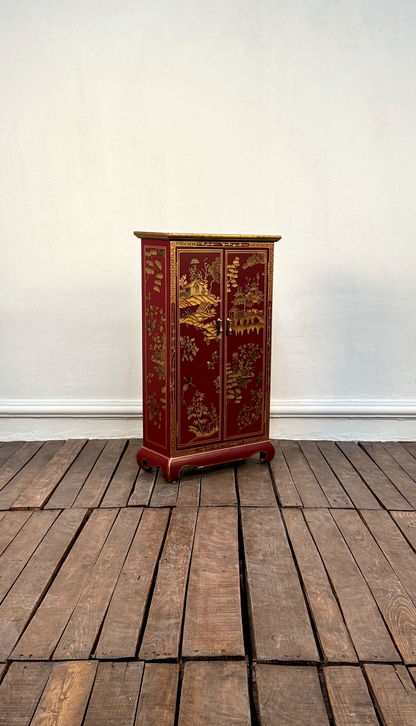 Gabinete Oriental en Rojo Laqueado