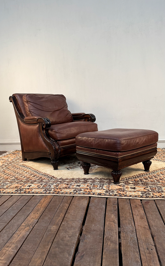 Sillón de Cuero con Otomán