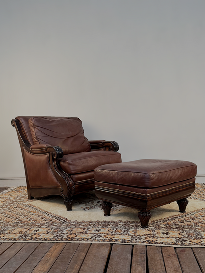 Sillón de Cuero con Otomán