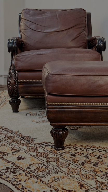 Sillón de Cuero con Otomán