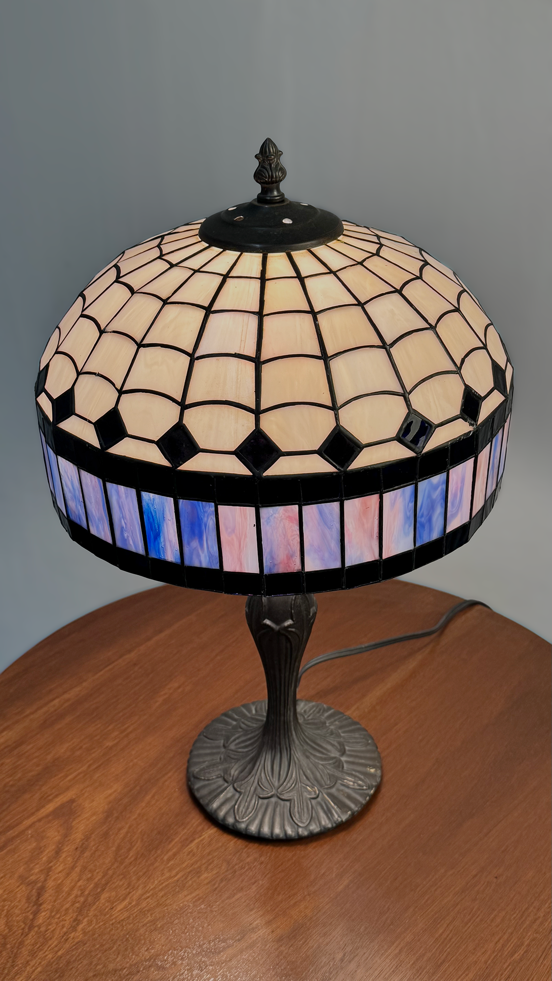Lámpara Estilo Tiffany con Diseño Geométrico