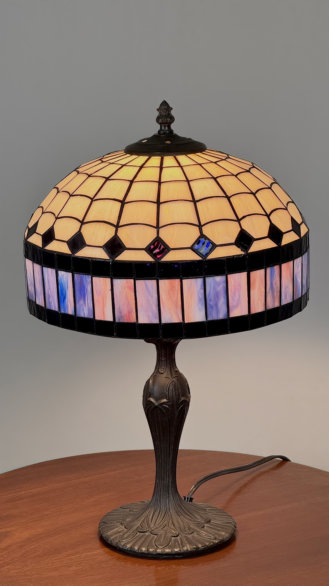 Lámpara Estilo Tiffany con Diseño Geométrico