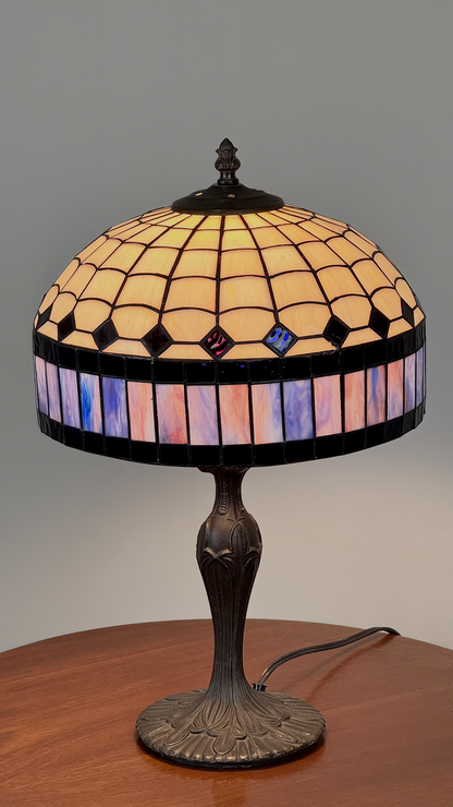 Lámpara Estilo Tiffany con Diseño Geométrico