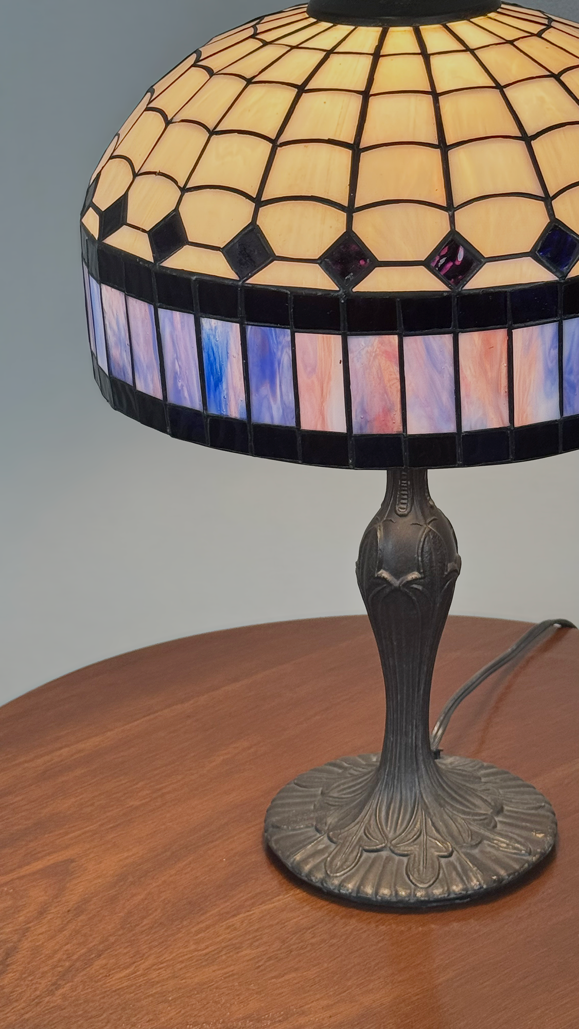 Lámpara Estilo Tiffany con Diseño Geométrico