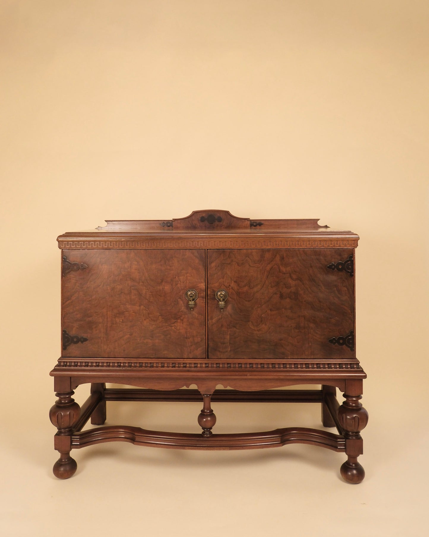 Buffetera de Nogal Vintage