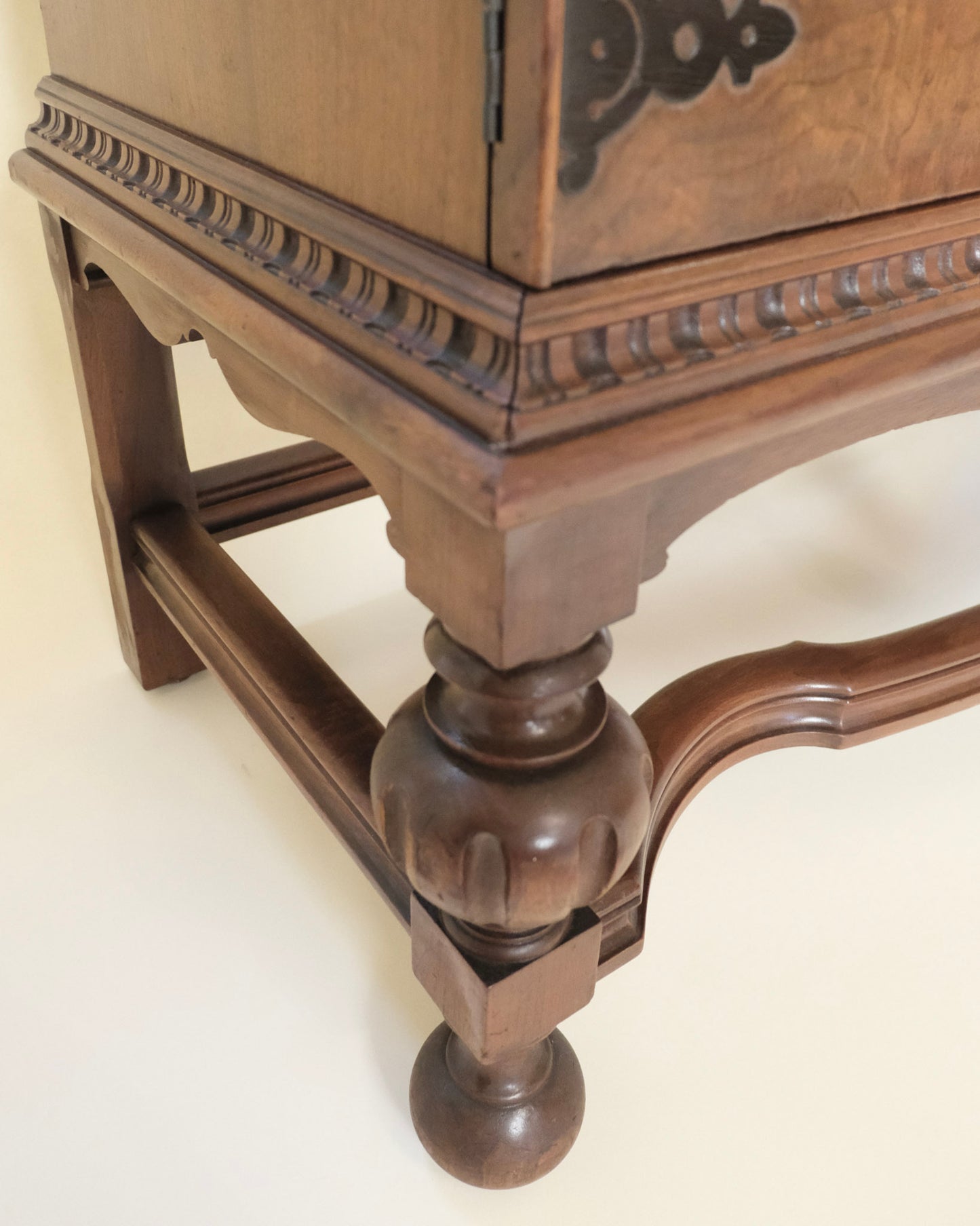 Buffetera de Nogal Vintage