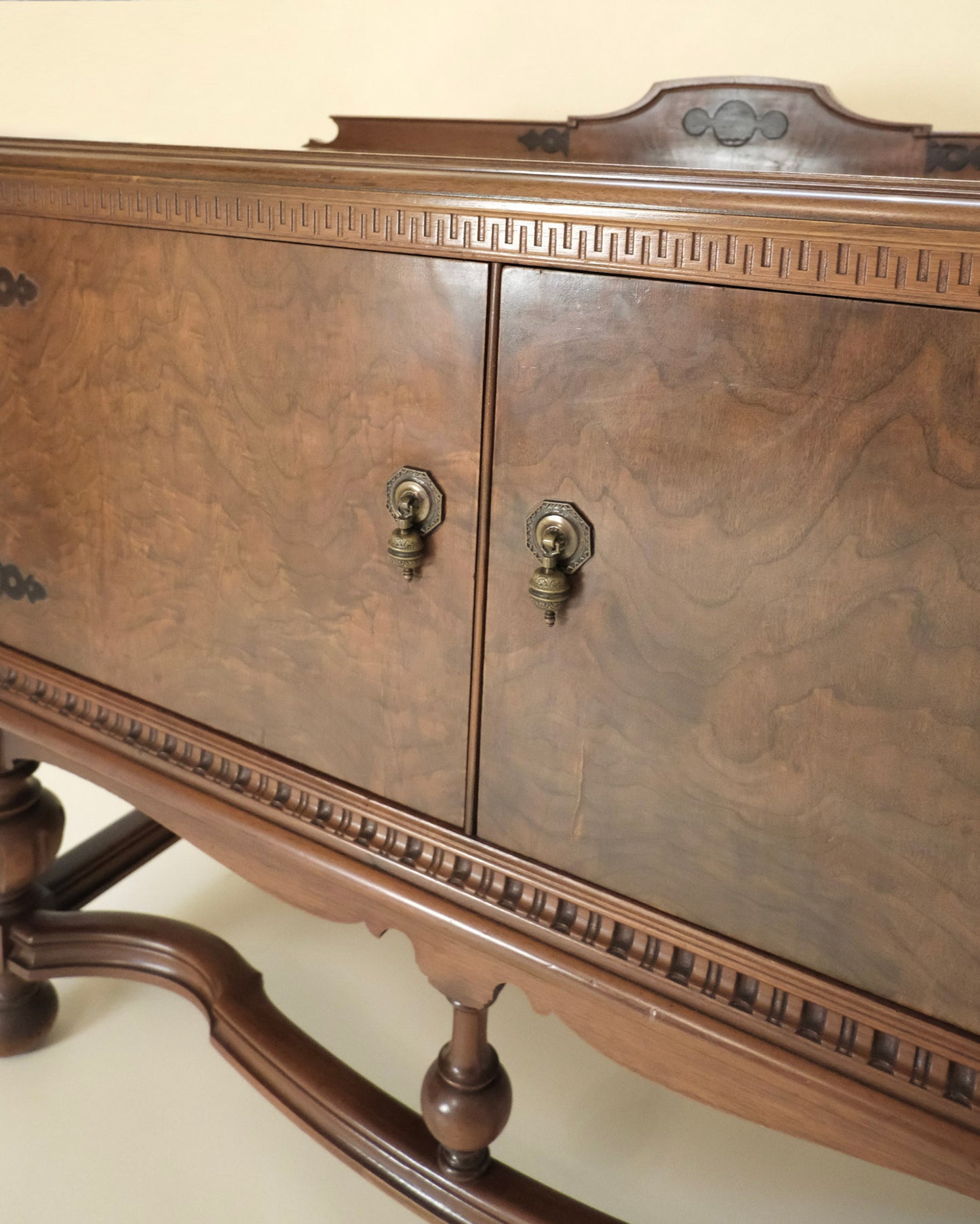 Buffetera de Nogal Vintage