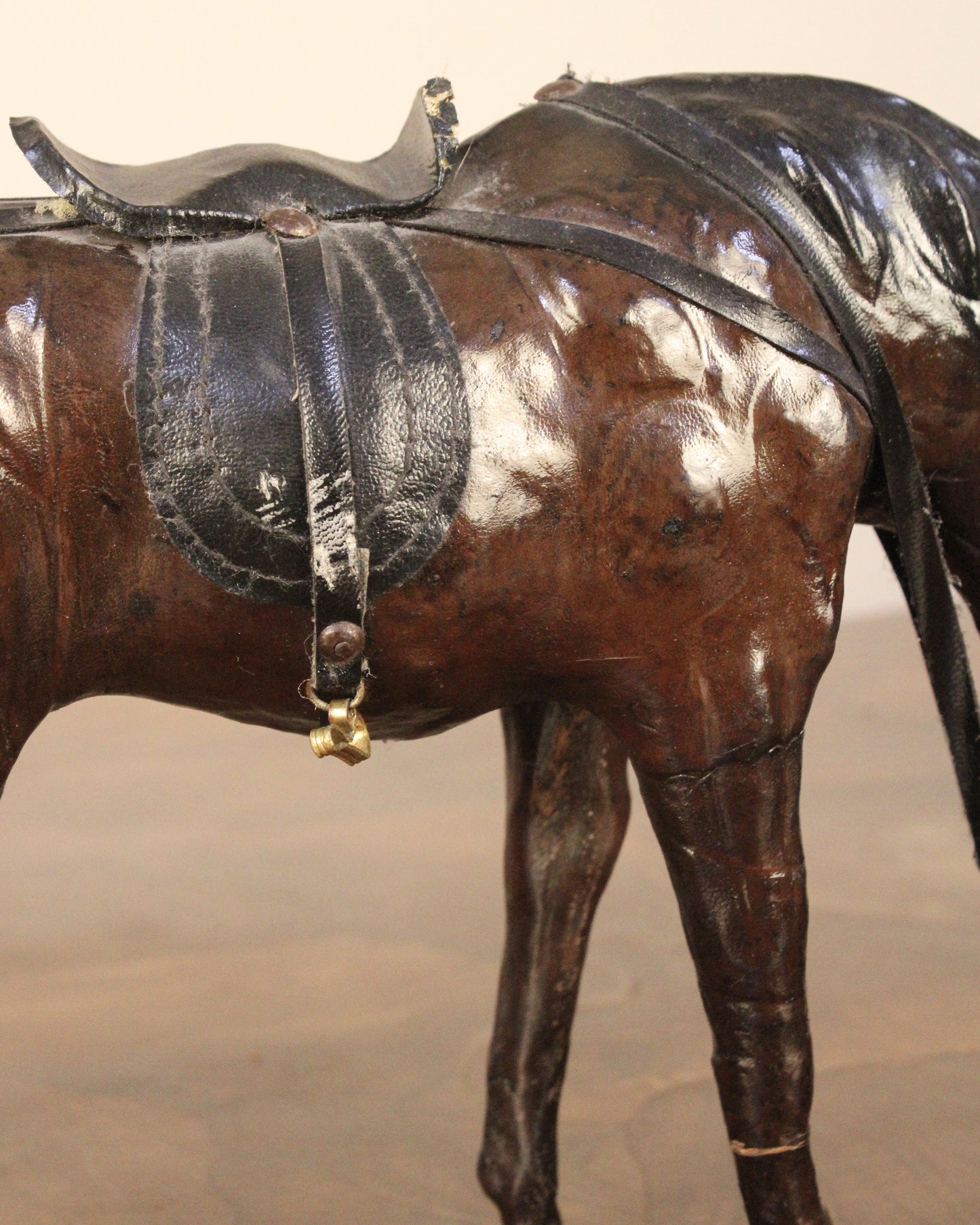 Figura de Caballo en Piel | Casa Perlo