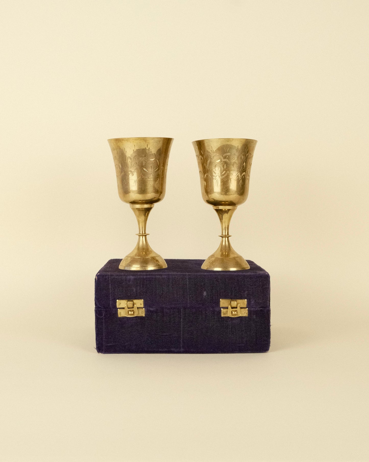 Par de Copas Doradas Vintage
