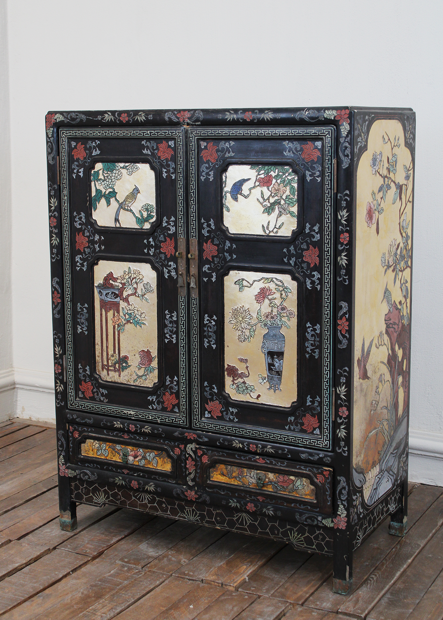 Gabinete Negro Oriental Vintage | Casa Perlo
