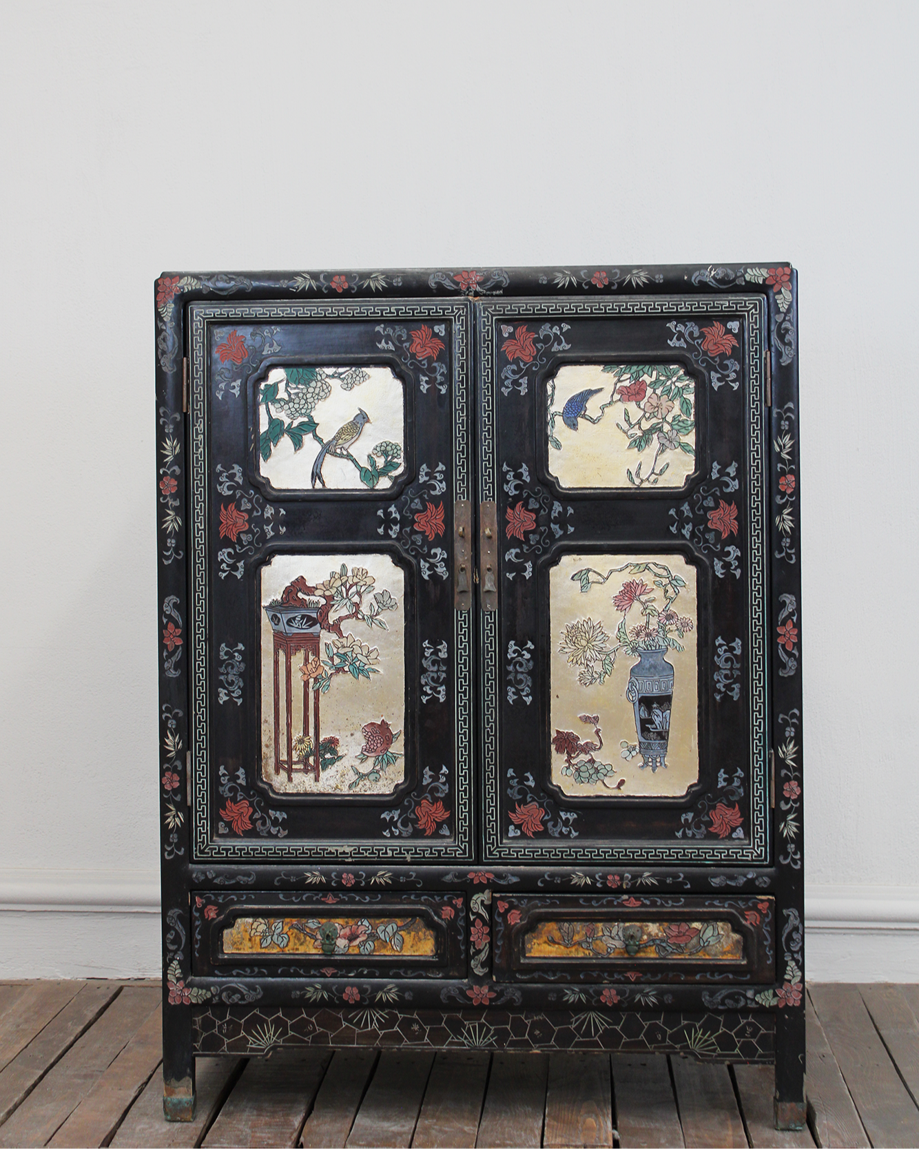Gabinete Negro Oriental Vintage | Casa Perlo