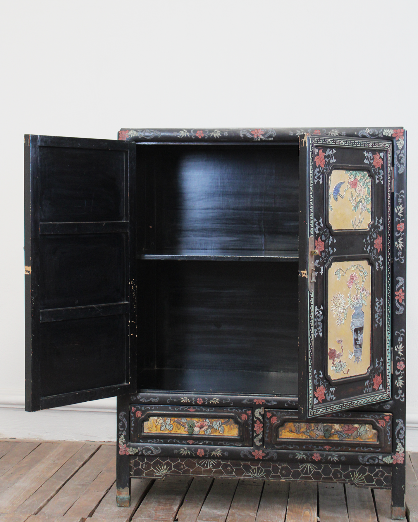 Gabinete Negro Oriental Vintage | Casa Perlo