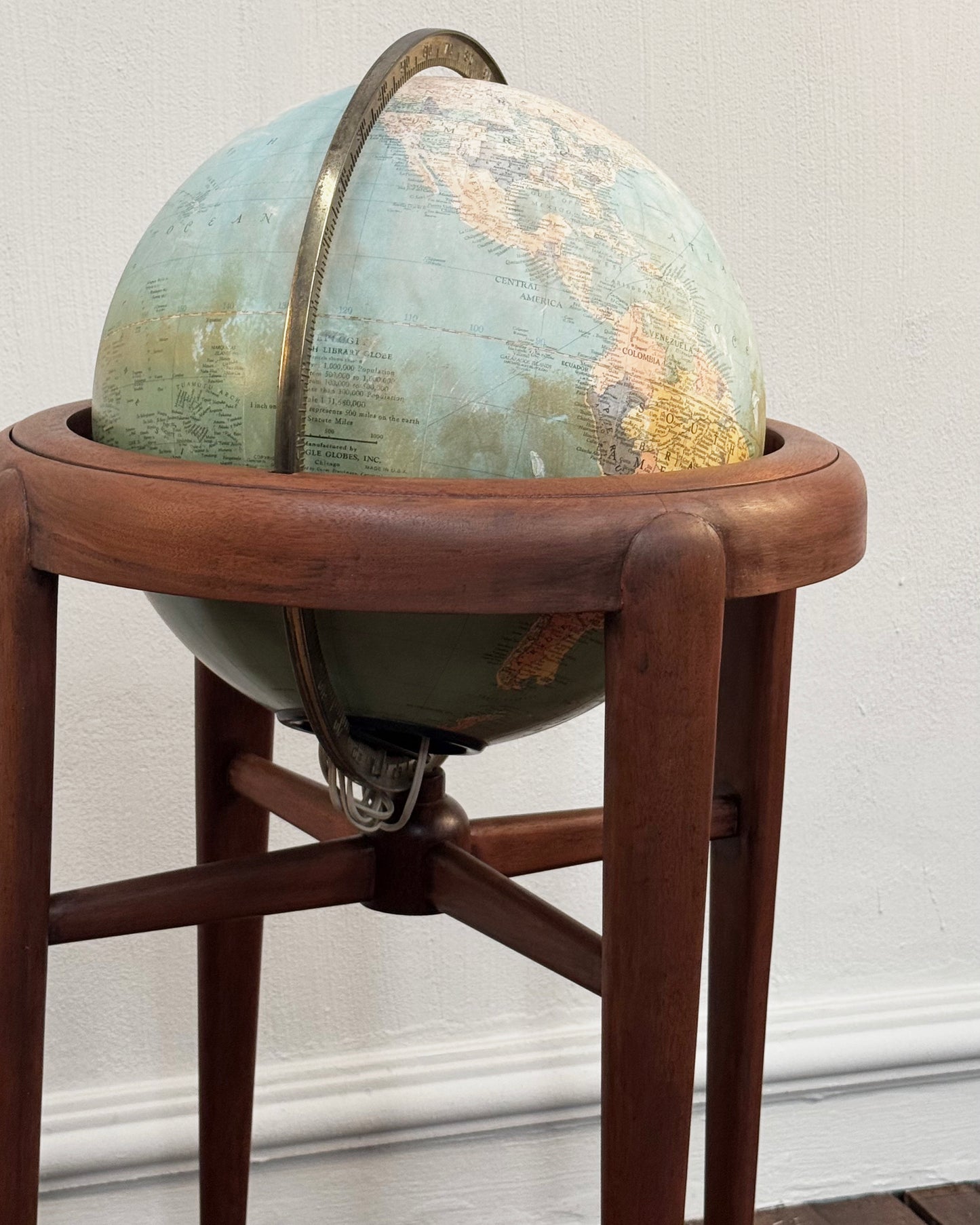 Globo Terráqueo Vintage Iluminado | Casa Perlo