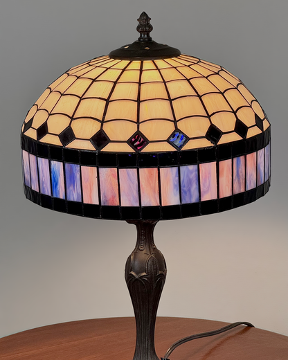 Lámpara Estilo Tiffany con Diseño Geométrico | Casa Perlo