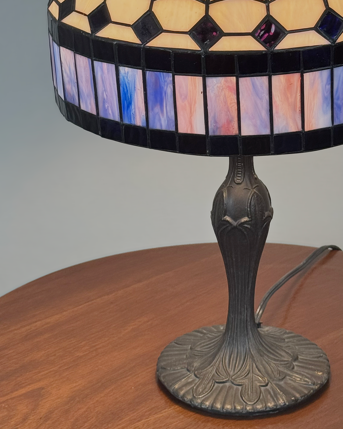 Lámpara Estilo Tiffany con Diseño Geométrico | Casa Perlo