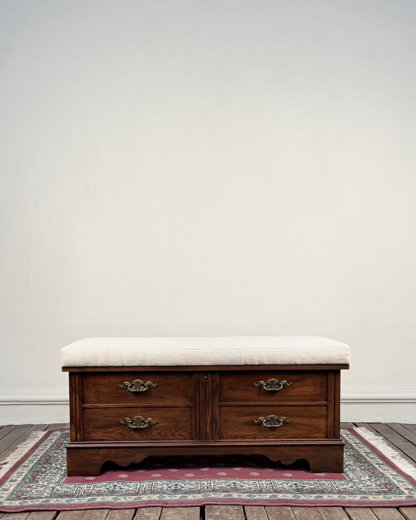 Pie de Cama Vintage en Cedro Rojo | Casa Perlo