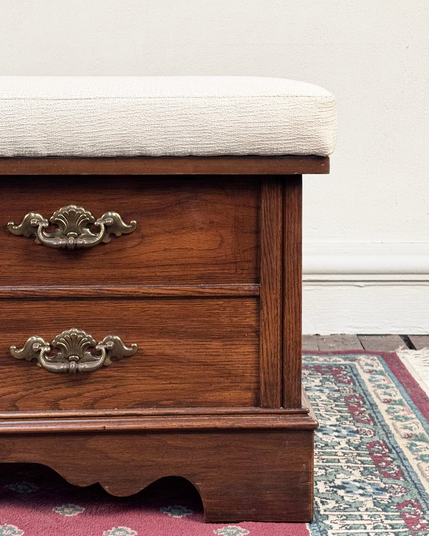 Pie de Cama Vintage en Cedro Rojo | Casa Perlo