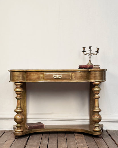 Recibidor Antiguo en Dorado y Cuero | Casa Perlo